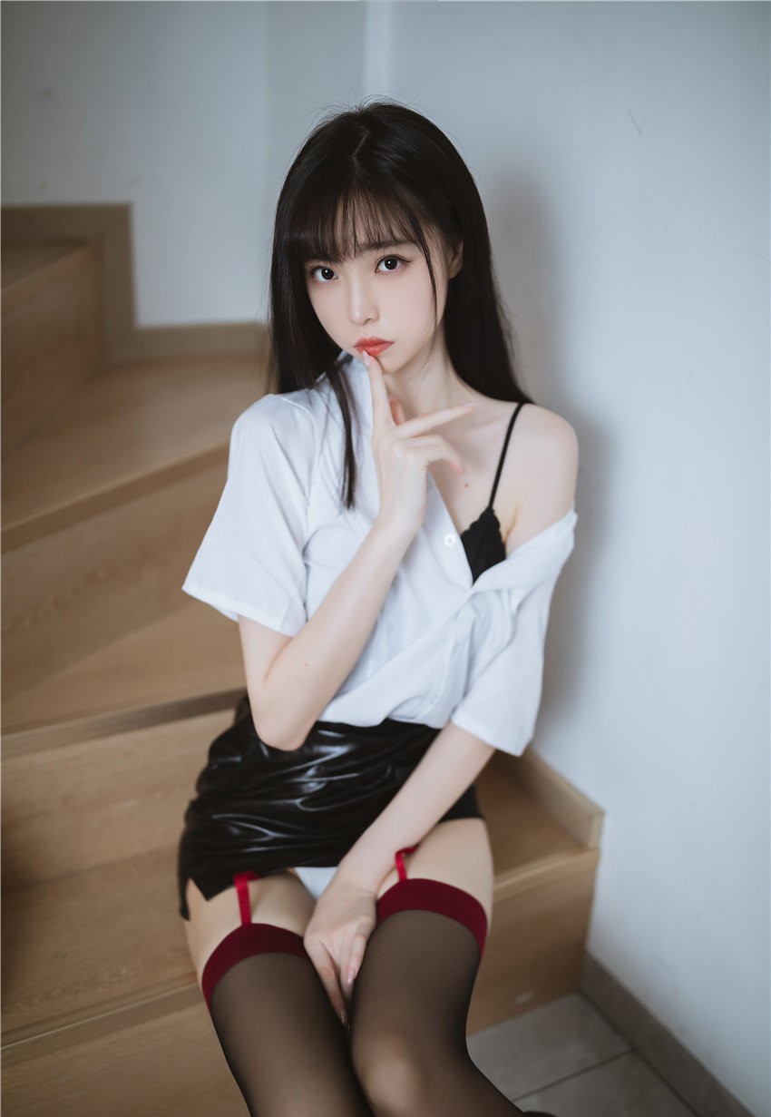 许岚LAN 黑丝皮裙OL [54P2V-875MB]-尤坊沐