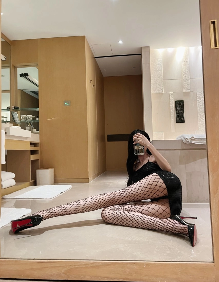 图片[2]-【微-密】葛征GEZHENG-黑si网洞袜加超好看抹胸装[23P1V-126M]-尤坊沐