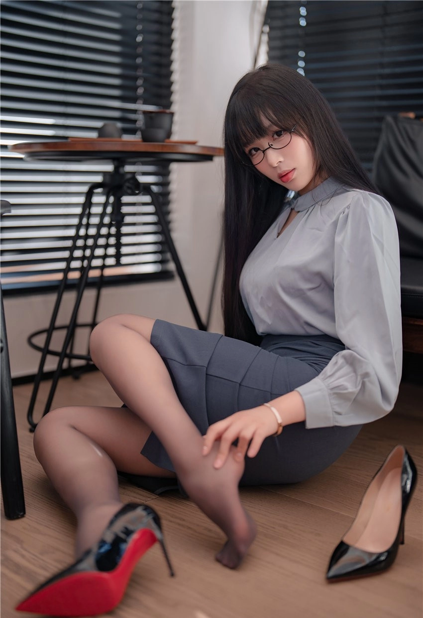 图片[3]-轩萧学姐 蓝裙OL[190P4V-1.49GB]-尤坊沐