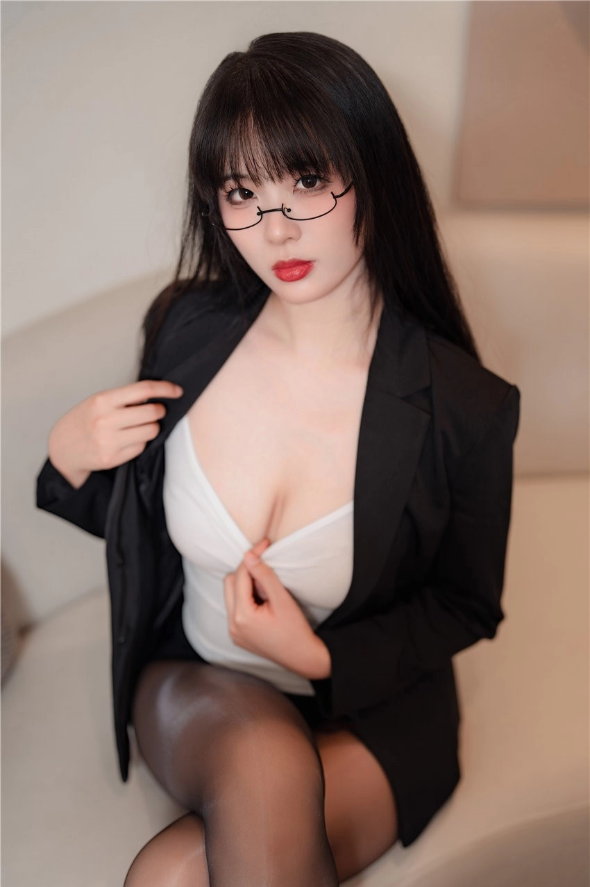 图片[4]-轩萧学姐 下班后OL[72P-255MB]-尤坊沐