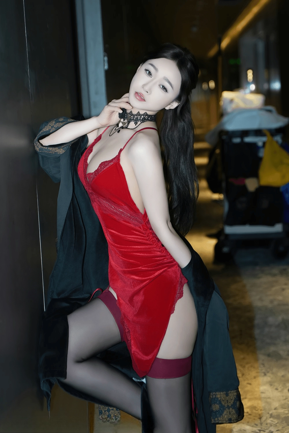 软糖爱喝奶 新人红色吊带[74P/631MB]-尤坊沐