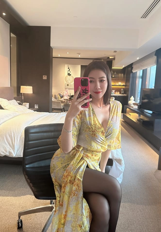 【微-密】果儿Victoria-黄色战袍[23P-27M]-尤坊沐