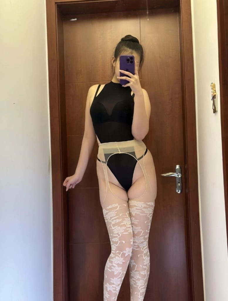 图片[2]-【微-密】美邵女Baby-白色嵌花肉丝+黑丁[26P1V-99MB]-尤坊沐