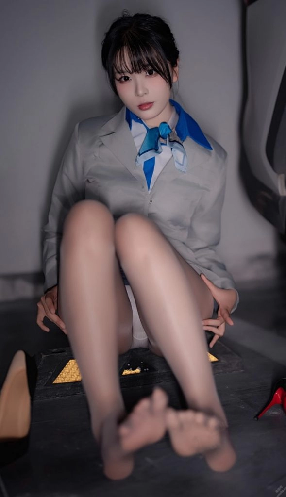 图片[2]-轩萧学姐 NO.064 生日作 空姐车库+黑丝+灰丝 [140P2V-7.81GB]-尤坊沐